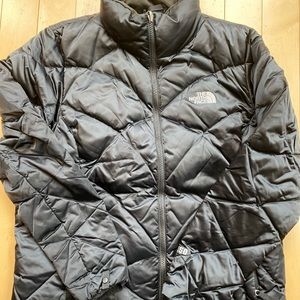 The North Face puffer jacket black size large 550